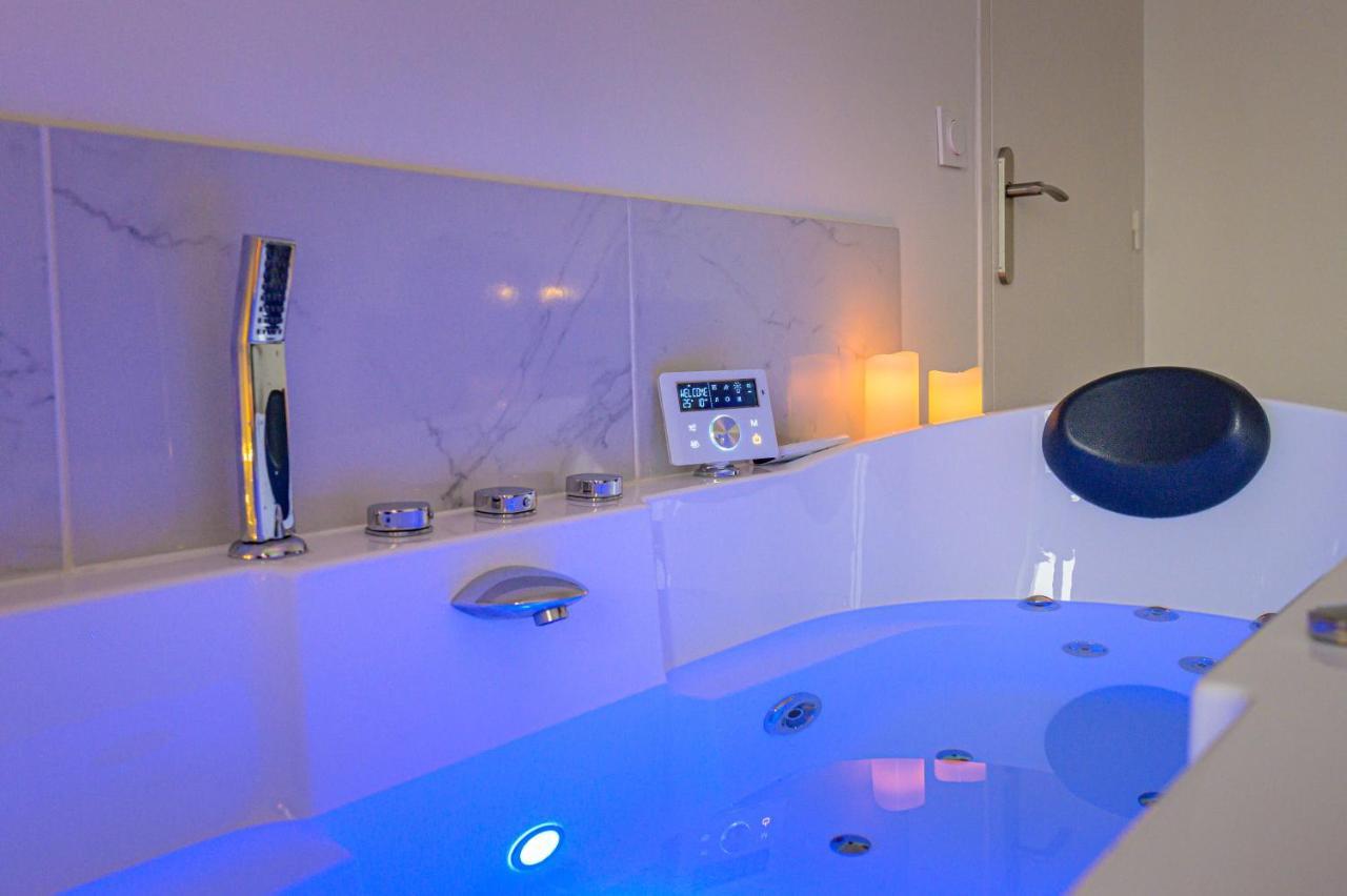 Cinema & Jacuzzi Aux Etoiles - Casabianca Suite Saint-Etienne  Ngoại thất bức ảnh