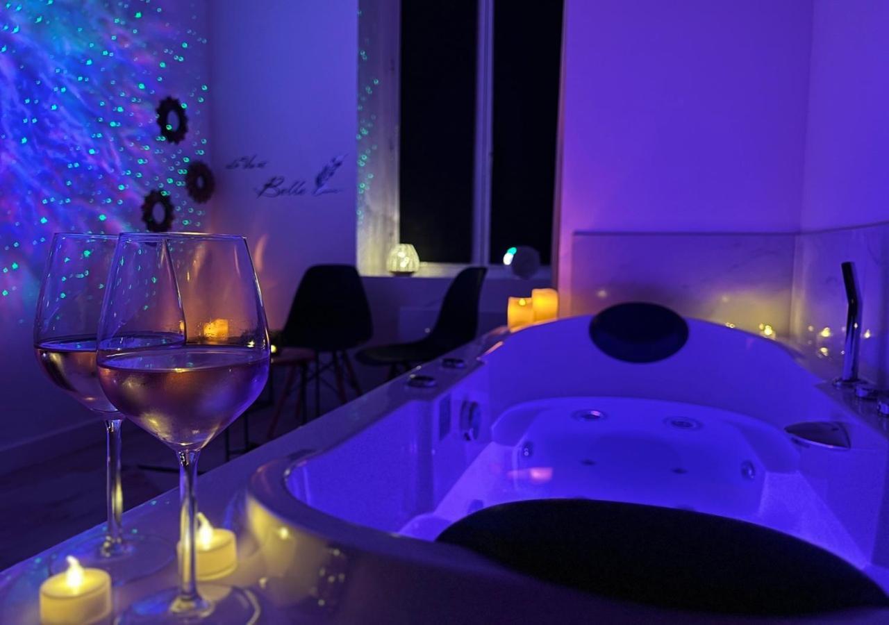 Cinema & Jacuzzi Aux Etoiles - Casabianca Suite Saint-Etienne  Ngoại thất bức ảnh
